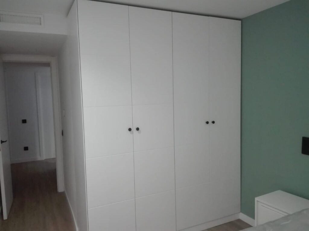 Armarios con puertas abatibles en Madrid